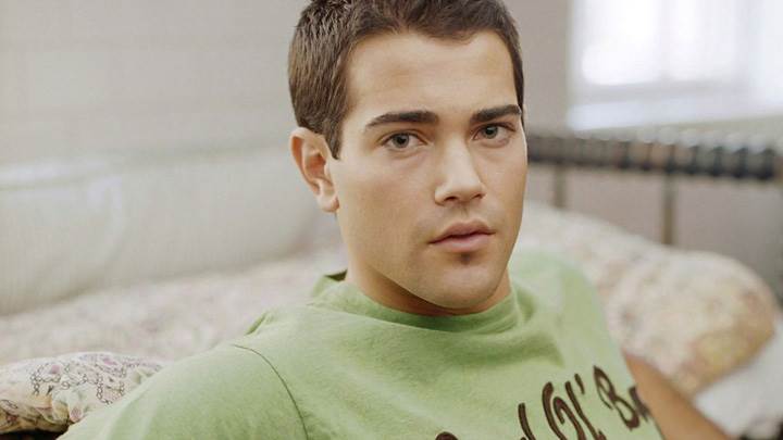 Jesse Metcalfe In Green T-Shirt Sitting Pose